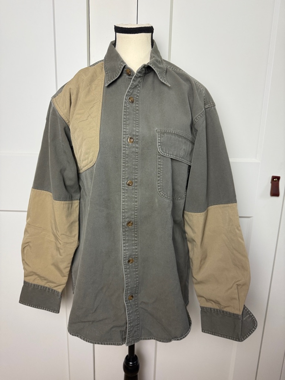 Cabelas right hand shooting outdoor activewear thick button down work shirt M